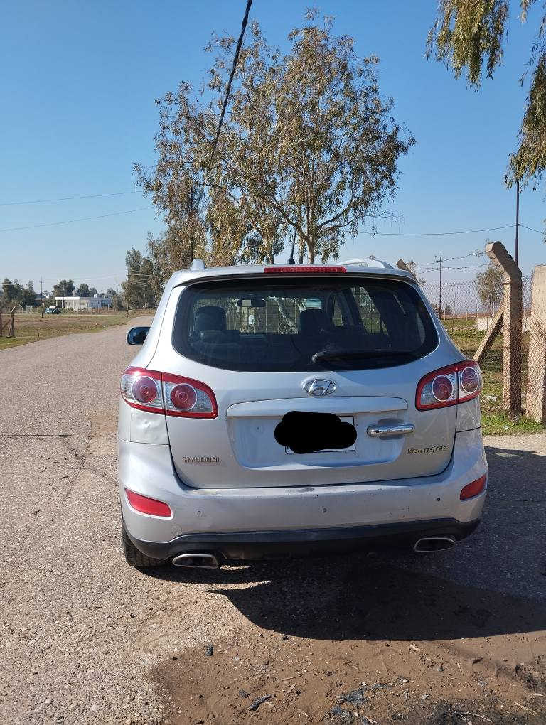 سيارة هونداي سنتافي موديل 2010 رقم اربيل سنوية جديدة لحد 2030
هزة جديدة 
محرك /4/ لاصرف و لا بخار
 سيارة نظيفه مابيها مصرف صدر جديد تايرات جديد  لا ضربة و لا دعم مكفولة دعامية لدعامية  ويل كروم
فول مواصفات سلايت و  بصمةو  كشن  جلد اسود  و كشن كهربائي شاشة و مرايات شفت و  تبريد مركزي 
سعر 150 ورقة و بيها مجال 
شراي يتصل 
***********
*********** ديبيس, كركوك
