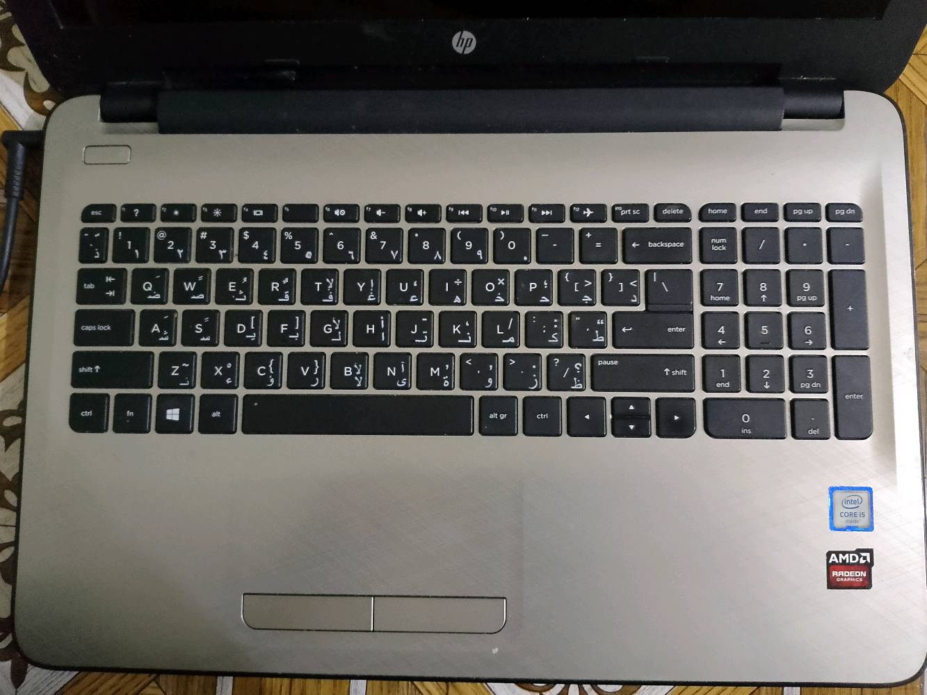 للبيع لابتوب HP بحالة ممتازة واستعمال قليل، الجهاز نظيف جداً ومناسب للعمل المكتبي، الدراسة، والبرامج اليومية.
المواصفات:
المعالج: Intel Core i5-6200U (جيل سادس).
الذاكرة (الرام): 4 جيجابايت.
الهارد: 1 تيرابايت (1000GB) مساحة تخزين كبيرة جداً.
كرت الشاشة: AMD Radeon Graphics.
نظام التشغيل: Windows 10 Pro مفعل.
الحالة: الجهاز بحالة جيدة جداً، مع الشاحن الأصلي، واستعماله كان خفيفاً.
م/ يحتاج تبديل بطارية فقط حالياً يشتغل بس على الكهرباء 
 _ السعر 225 الف بي مجال للبطارية 
للاستفسار  [واتساب ***********].