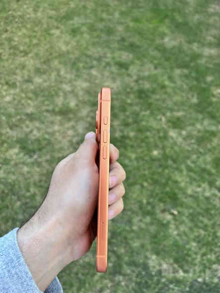 السلام عليكم السلام عليكم
ايفون 17 برو ماكس 
ذاكرة 256GB
بطارية 100% 
مشحون 6 او 7 مرات 
نسخة الشريحة 
كامل تفاصيله بالفيديو ايضا مبينه
شبه جديد ما مستخدم ابد
بي فقط هاي الفطر بالكلاس مال شاشة وليش الشاشة
اكرر فقط الكلاس الخارجية 
الشاشة مابيعها اي شي
كارتون مالته ويا وكيبل وهاي مال شريحة
الرقم
***********
