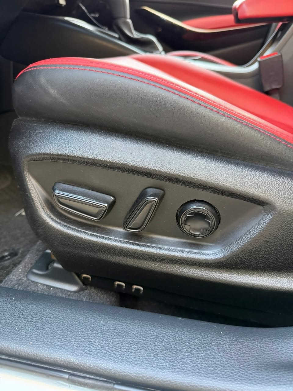 للبيع 📍

كورلا موديل 2025 شكل الخليجي فول 1/1

داخل احمر +كرسي كهرباء

ماشيه 15 الف بعده بريحة الشركه 

كفاله عامه مابيها اي نقص 

ب أسمي تحويل ثاني يوم  

الاستفسار ***********
