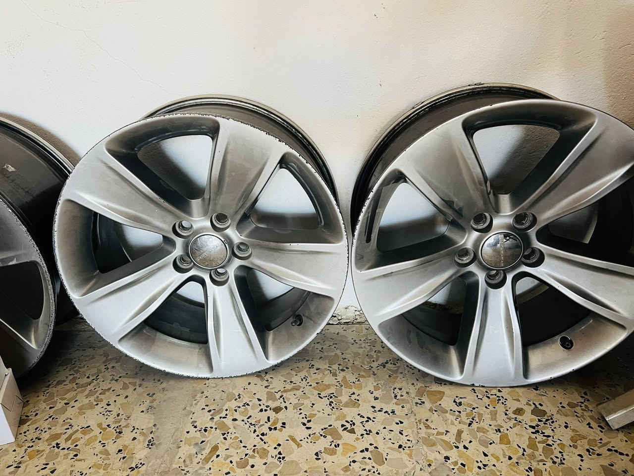 السلام عليكم ويل جارجر اصلي حجم 18نظافة 75%لاتصليح ولا صبغ على وضعه السعر 300وبيه مجال العنوان ديوانية للتواصل ***********
