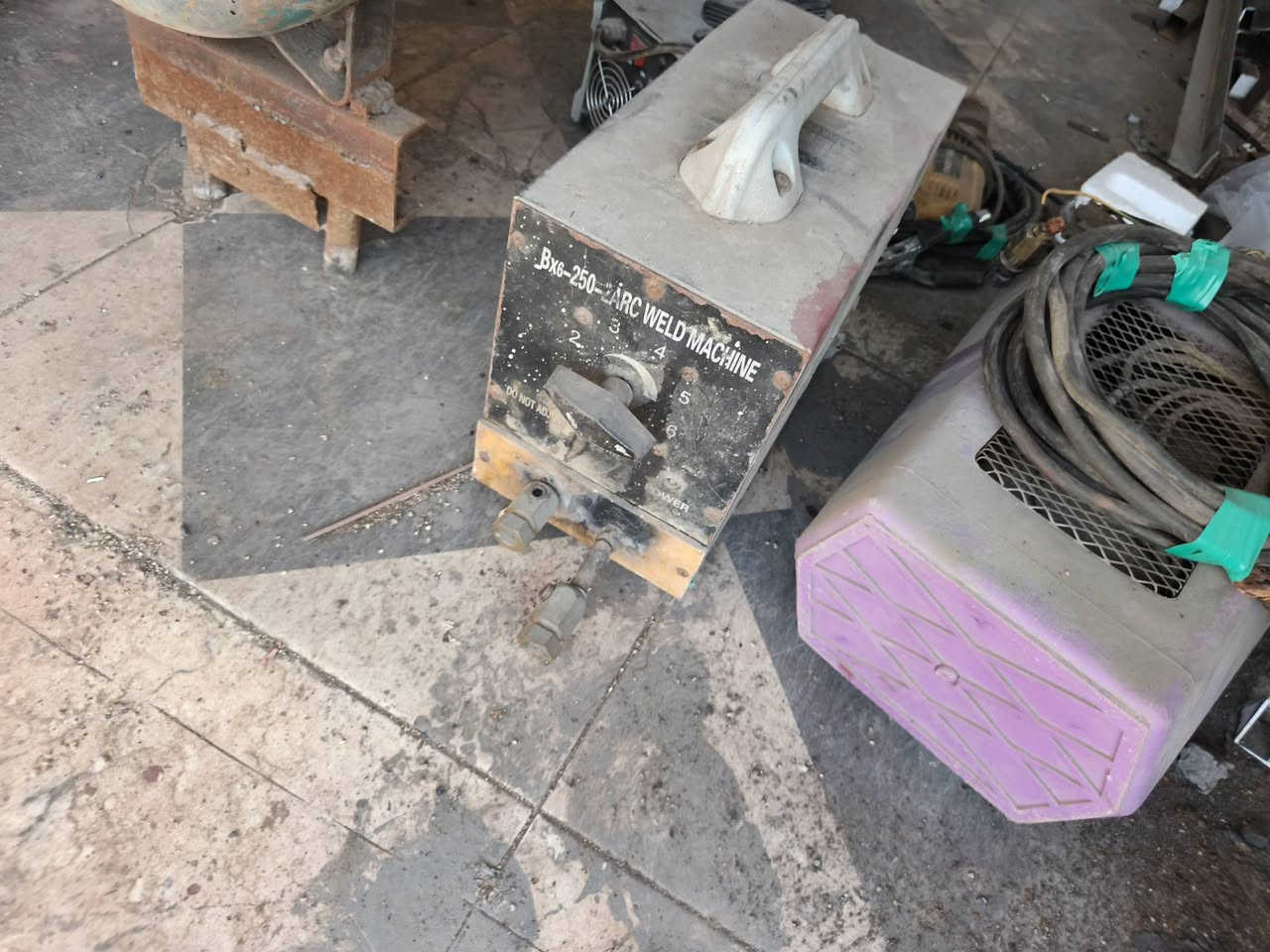 للبيع مكاين لحام
البنفسجيه ٥٠٠امبير  
ال ستيل٢٥٠
 ***********
