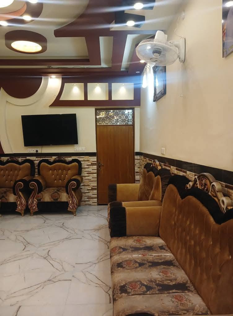 يارزاق ياالله
🏠دار سكن للبيع طابوو عثماني 

📌حي الثقافه شارع بيت ريس الجامعه خلف مطعم مندي دار يمن 

📐المساحه 200م الواجهه 10 امتـــــــار 

-----------------------

🏠 بناء طابقين حديث 

🔸مواصفات البناء 

✳️اساس كونكريت 

✳️سقف كونكريت 

✳️بناء كله طابوق 

🏠الدار مصمم بأفضل التصاميم الهندسيه الحديثه 

✨محتويات الطابق الاول:-

☘️غرفتين نوم 

☘️صاله 

☘️مطبخ 

☘️استقبال 

☘️مجمع صحيات داخليه 

☘️مجمع صحيات خارجيه 

☘️مناور وطارمه وكراج 

--------------------------------------

✨مواصفات الطابق الثاني 

🌿غرف نوم عدد 4

🌿صاله 

🌿مجمع صحيات
السعر مطلوب 190 
استفسار اكثر انتصل على رقم ***********

