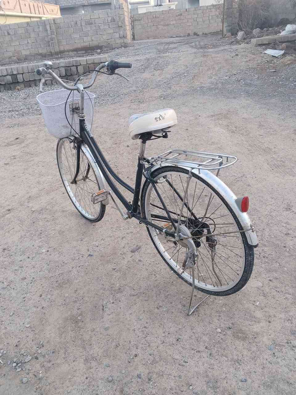 السلام عليكم بوسكل للبيع حجم 26كير نضافه فول للاتصال 
***********
