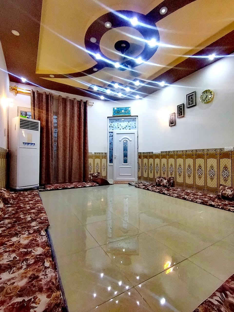 🏡 دار للبيع – فرصة مميزة للسكن

📍 الموقع: دور الزراعة الثالثة – بصف الركن
📐 المساحة: 200 متر مربع 🏠 طابق واحد
- 🚗 كراج يتسع لسيارة
- 🍳 مطبخ مجهز
- 🛋️ غرفة استقبال
- 🏢 صالة كبيرة
- 🛏️ غرفتا نوم
- 🏠 بيتونة واسعة
- 🚿 دورات مياه (داخلية وخارجية)

✅ الدار جاهزة للسكن فوراً
📄 نوع السند: طابو زراعي – سند رسمي (25)
⚡ الخدمات متوفرة بالكامل:
ماء – مجاري – تبليط – كهرباء

📞 للاستفسار والتواصل:
وسام اللهيبي : ***********
ياسر فارس حسين : ***********

🏢 مكتب الجزيرة لبيع وشراء الأراضي والدور السكنية
