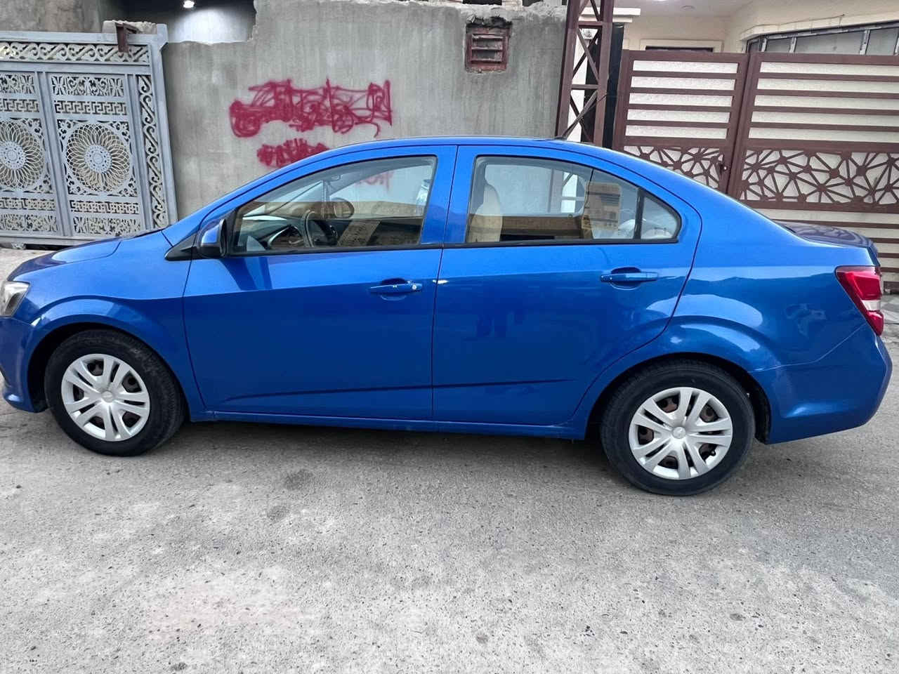 السلام عليكم 
#سيارة_للبيع
سيارة شوفر افيو خليجي 2018 
محرك 1600
سيارة حديث ممتعوبة مالت بيت
ماشية 91 الف
رقم اربيل الدولي الجديد بأسمي
فول اوتماتيك فول كهربائيات كلها شغاله
تبريد تدفئة 
تحكم ستيرن
مناقصها اي شيء اتشغل وتطلع. 
السيارة بلاديه وصبغتها احزام للجمالية بسبب جراد قليل اكو صور الجراد القديمة. وتاخذها للسونار وتفحص يلاا تاخذ. 

السعر 87 وبيها مجال بسيط
للتواصل ***********
***********
