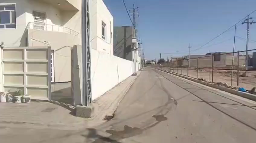 بيت في مجمع الزهراء السكني ثلاثه غرف نوم فول واستقبال ثلاث مجمع صحيات حديقه اماميه وحديقه خلفيه كراج سياره هذا رقمه بالبيت ***********
