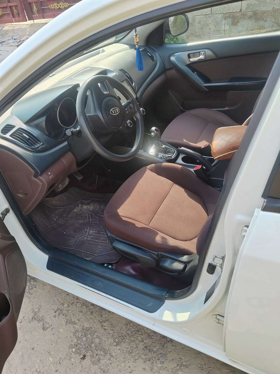 بيع او مراوس
سيراتو ٢٠١١ جديده رقم ديالى بدون نقص
سعر ٩٢ محرك ١٦٠٠ كير ٦ نمر ٣ قطع بدون تبديل فقط صبغ اتكفل ضربة وتكم وشواصي ولغد فقط صبغ ***********
