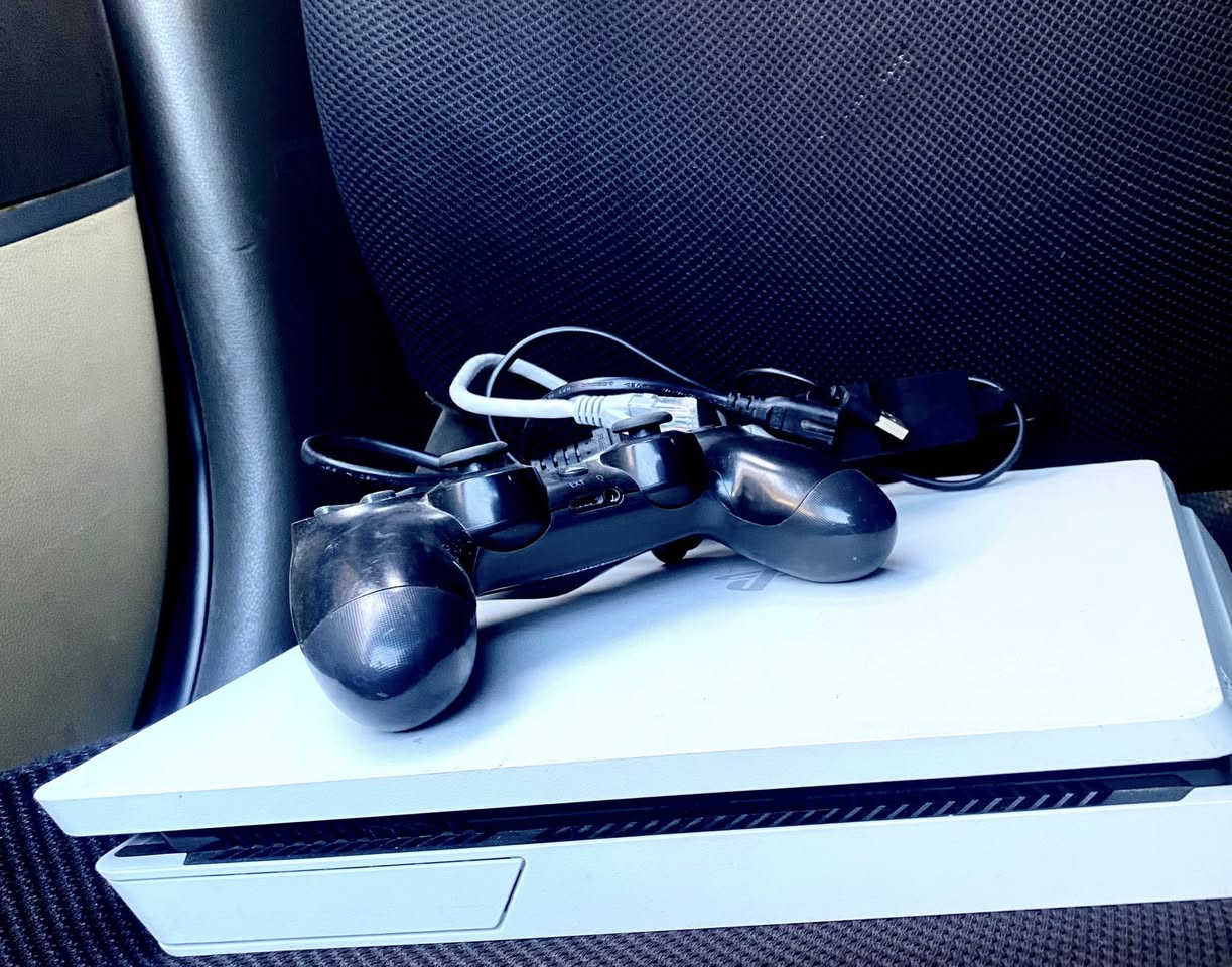 بلي 4 سلم ذاكره ٥٠٠ نضام ١١  مهكر غير مفتوح  وياه ملحقاته
سعر ٣٢٥ وبي مجال


**إذا كنت صاحب هذا الإعلان وتريد حذفه لأي سبب، رجاءا أرسل رسالة إلى الدعم الفني**