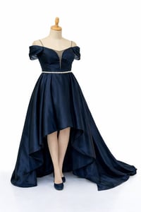 فستان اسود حرير حيلل كشوخي ملبوس مره واحده فقط قياس 44 وب15 بسس للتواص...