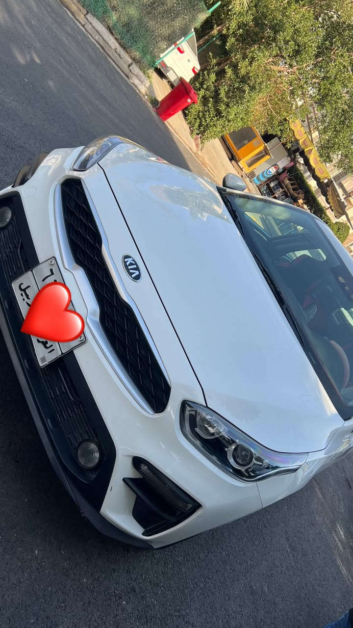 السلام عليكم …

سيراتو خليجي موديل 2021 رقم اربيل وكالة باسمي سيارة جديدة مال بيت استخدام شخصي فقط … 
ماشية 32 الف فقط 
محرك 1600
حساس خلفي
ابيض ثلجي
تحكم ستيرن 4 جهات
ويل كب 
ايرباك اربع جهات 
مكفولة عدا الدعامية الخلفية وطعجه بسيطة بالصندوك جوه الرقم بالضبط ضربني ابو دراجة كما موضح بالصور.. 
السعر 158 وبيه مجال بسيط..
للاتصال ***********
