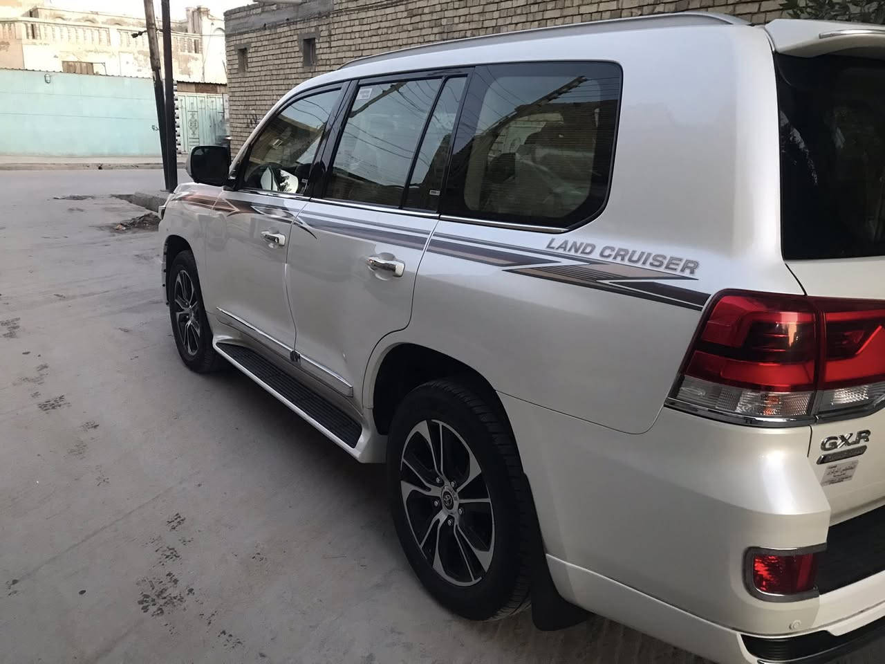 لاندكروز جكساره موديل 2021 ابريم مكفوله كفالة عامة رقم بغداد انكليزي بسمي ماشيه 48 السعر 6/65 وبيها مجال ***********
