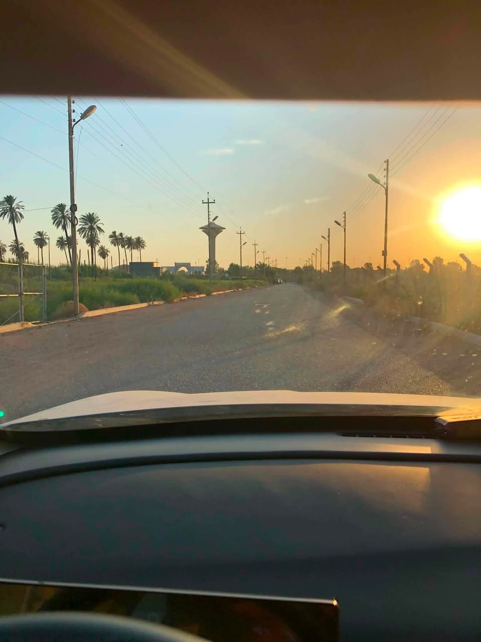 سلام عليكم 
قطعه ارض للبيع 
100 متر 
وجه 5
نزال 20
خدمات كامله ماء +كهرباء +مجاري +تبليط 
الموقع مقابيل برج الجزيره مجمع السلام 
مكتب الضرغام للعقار 
***********حسين
***********حيدر
