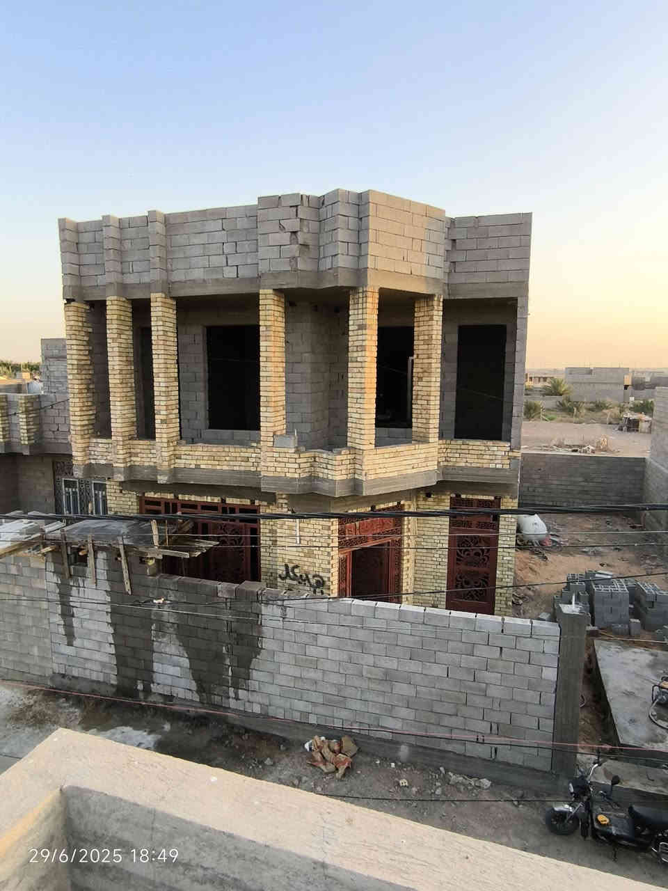 هيكل للبيع مع قطعه مساحه الكلي 300 م طابو زراعي سند 25 عل حولي مال حي القدس سعر 90وبي مجال ***********
