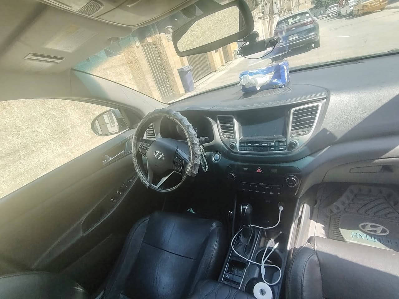 السلام عليكم
توسان موديل 2016 فول 1/1
1-مكينة 1600 /(4) سلندر(GTI)
2-كير (6) سرعات
3-السيارة دفع رباعي (4/4)
4-
5-
6-مثبت سرعة وتحديد مسار 
7-نظام مانع انزلاق(ABS)
8-نظام توزيع الكتروني الفرامل(EBD)
9-نظام ثلاث وضعيات قيادة
10-نظام سايد بريك(رجل)
11-نظام تدفئة بالستيرن 
12-تحكمات ستيرن
13-شاشة معلومات وأعطال بالدشبول 
14-تبريد قطعتين امامي + خلفي 
15-بصمة أبواب وبصمة تشغيل 
16-بصمة 2 بلادي
17-كشنات جلد تدفئة 
18-كشن السايق ولببصفه كهرباء 
19-رادار جانبي 
20-كامرا خلفية 
21-حساسات خلفية + جانبية
22-جنطة كهرباء
23-شاشة مسجل بلادية 
24-باتري جديد + تايرات جديدات
25-صدر السيارة جديد
 الأستفسار اكثر ***********
