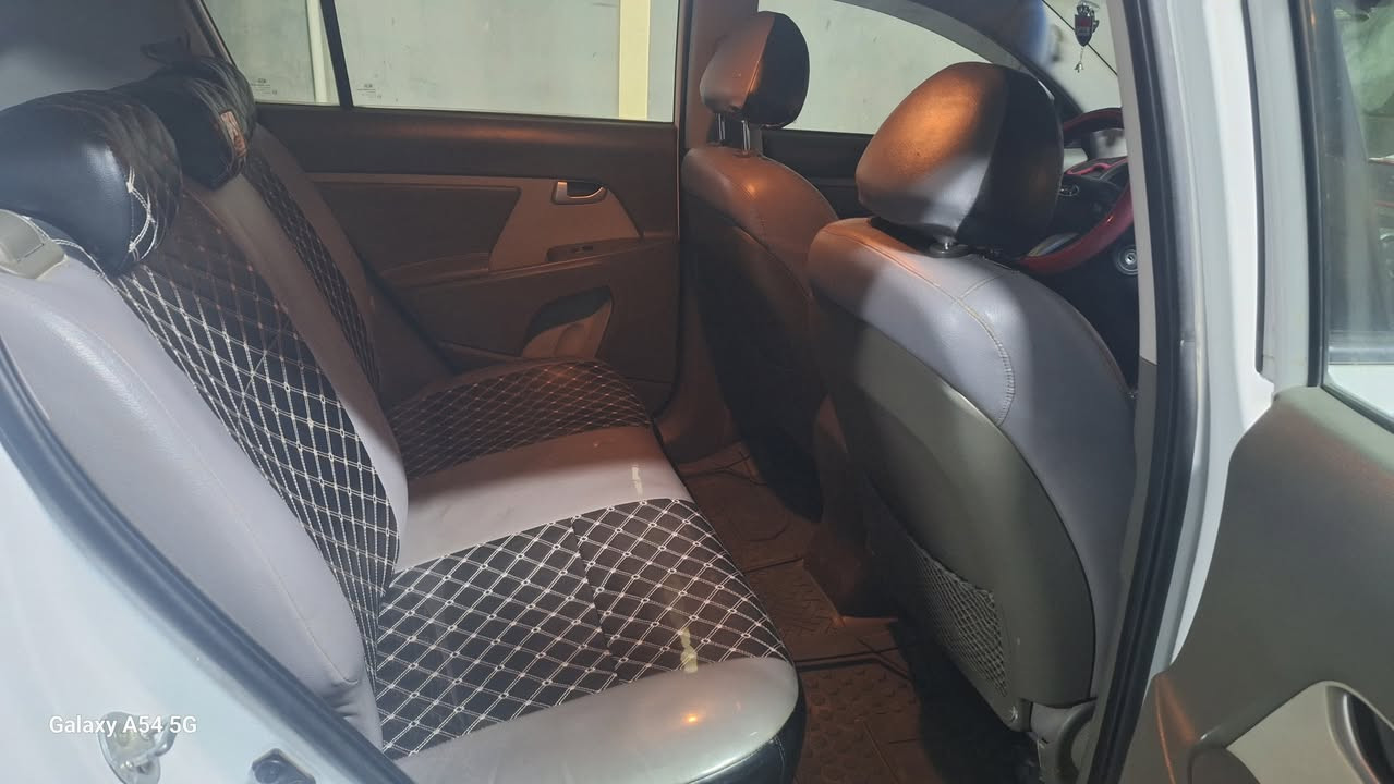 سياره سبورتج ٢٠١٥ مشروع رقم بغداد وطني كاميرة خلفيه مرايات شفط اشاير بالمري محرك ٢٠٠٠  تخم تاير جديد  مكفوله كفاله عامه من كلشي ماعده شبر بارد مال جناي على ايدي ماناقصه اي شي  سعر ١٧٥ ماشيه ١٣٦ الف وبيها مجال حك الجيه***********
