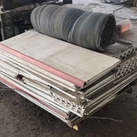 رفوف محل مستعمل نظيف عرض 40 سم والطول 10 متر بسعر مناسب الإتصال على ال...