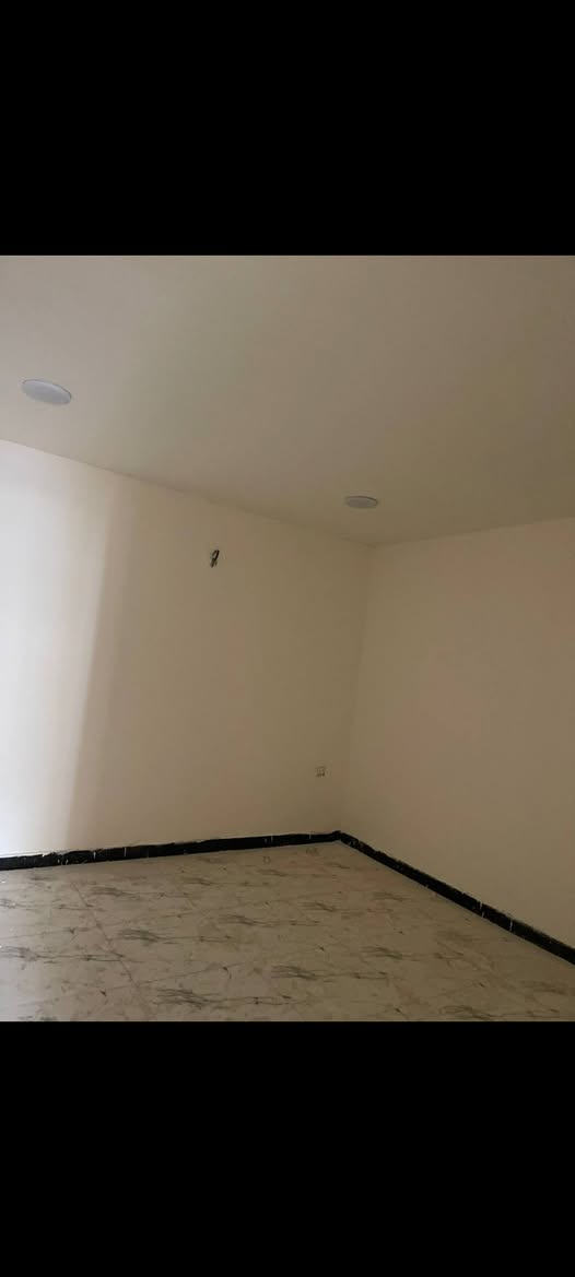 شقة مساحة 109 متر طابق اول العامرية نهاية شارع العمل الشعبي بالخدمي قرب مدخل العامرية من شارع المطار..
تحتوي صالة ومطبخ و منور وبالكون و غرف عدد 2 وحمام عدد 2 وسبالت عدد 3 وكاونتر للمطبخ..
السعر المطلوب للبيع 95 مليون يتحول عقد بأسم المشتري..
المتبقي 71 مليون تعطى بشكل دفعات كل 3 شهور 10 ملايين..
المجمع قيد الانجاز والارض تابعة للوقف حاليا قيد الانجاز باقي طابق واحد فقط ويتم التسليم...
موجود وتساب ***********
