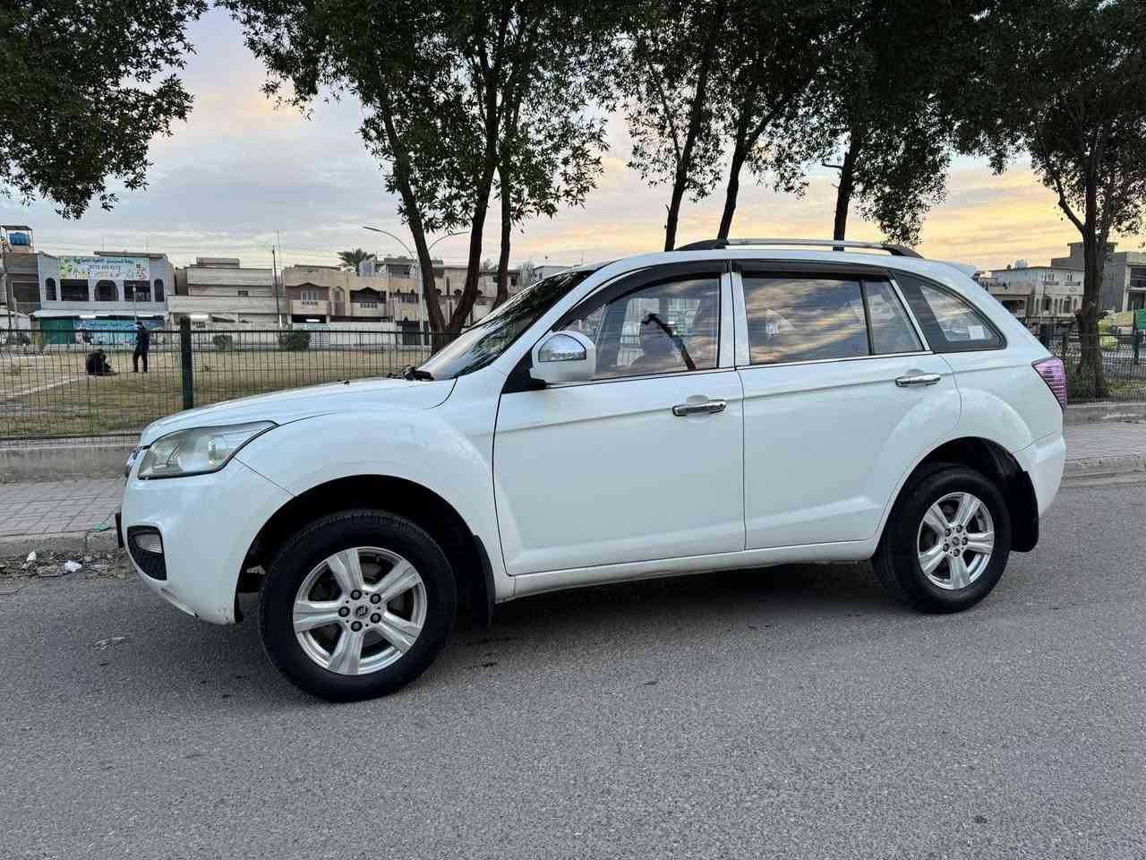 السلام عليكم للبيع ليڤان X60 مديل 14 رقم بغداد كفاله بدون صبغ فقط بارد باب خلفي عكس السايق گير عادي هزه جديده وسنويه بأسمي 2027 تبريد وتدفئه كامله سياره جديده گير مكينه تبريد مكفول صدر امامي خلفي جديد السعر 73 وبيها مجال العنوان بغداد حي الجهاد الأطباء الأتصال ع الرقم ***********
