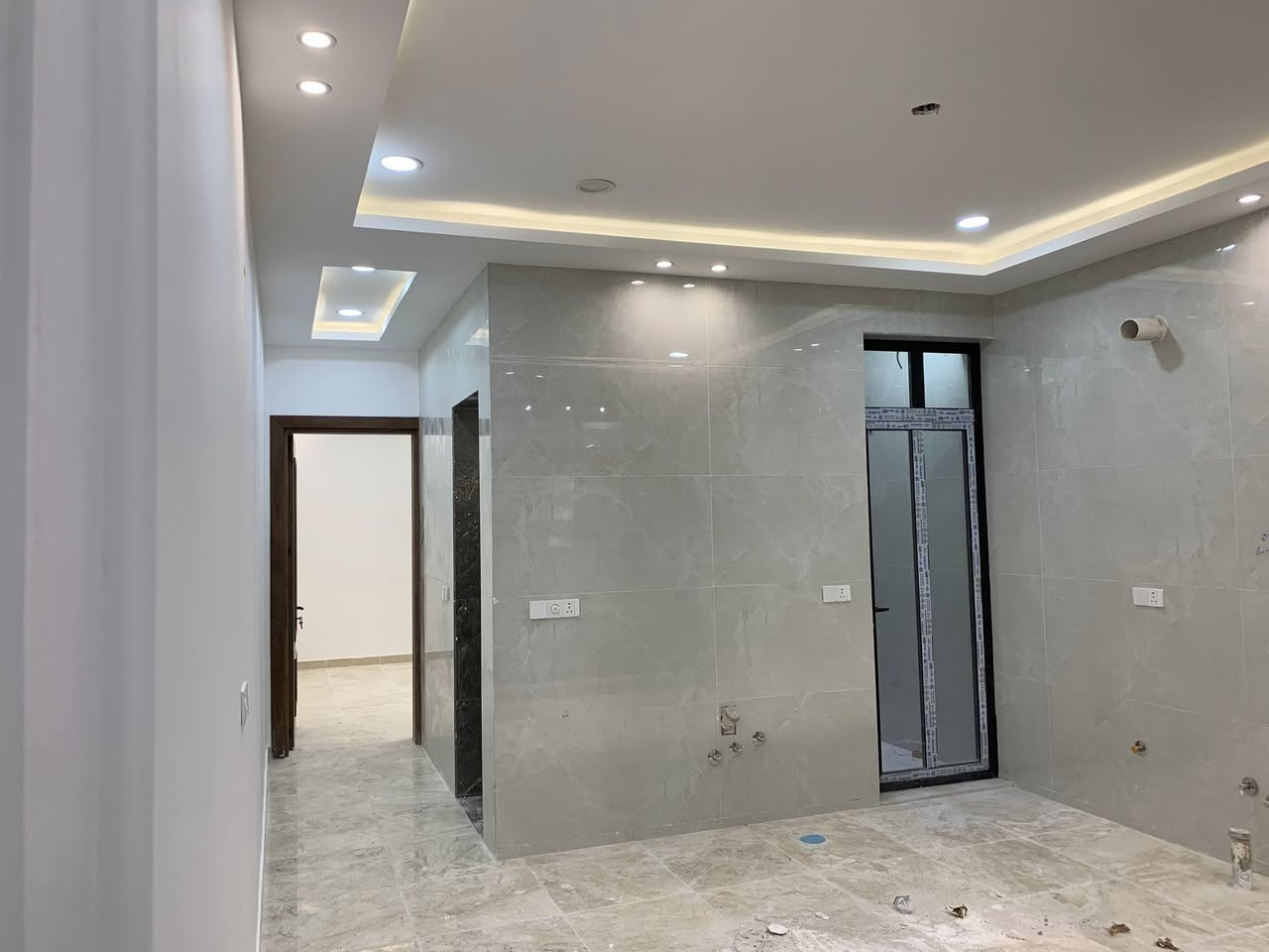 السلام عليكم
يستمر مكتب مسكنك للعقار بتقديم
افضل العروض المناسبة إلى الزبائن الكرام
🔹بيت للبيع مساحته 142.5 متر
🔸الواجهة 4.75متر 🔸النزال 30 متر
🔹يحتوي البيت على (صاله -ومطبخ -4غرف نوم وخدمات)
🔸موقع البيت / البنوك خلف شارع الميثاق 
🔹للاستفسار أكثر مراجعةمكتب مسكنك للعقار 
الواقع /البنوك شارع المطاعم مقابل بن رضا علوان
أو الاتصال على الرقم ☎️ ***********
