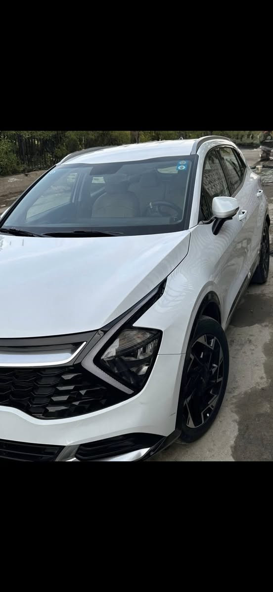 السلام عليكم سبورتج 2023 خليجي مكفوله كفاله عامه   ماشيه 24  المواصفات معروفه نص فول كراسي تدفئه و رادار كراسي كهرباء بصمه والباقي معروف مكان بغداد ***********
