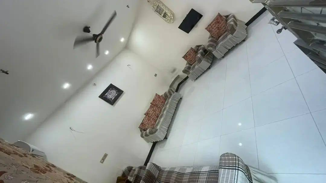 السلام عليكم بيت زراعي مساحه 100متر واجهه10×10 طابق ونص يحتوي على غرفتين واستقبال معزول وصاله وبيتونه المكان السده الجديده بكاع بيت اغلام للاستفسار خاص ***********
