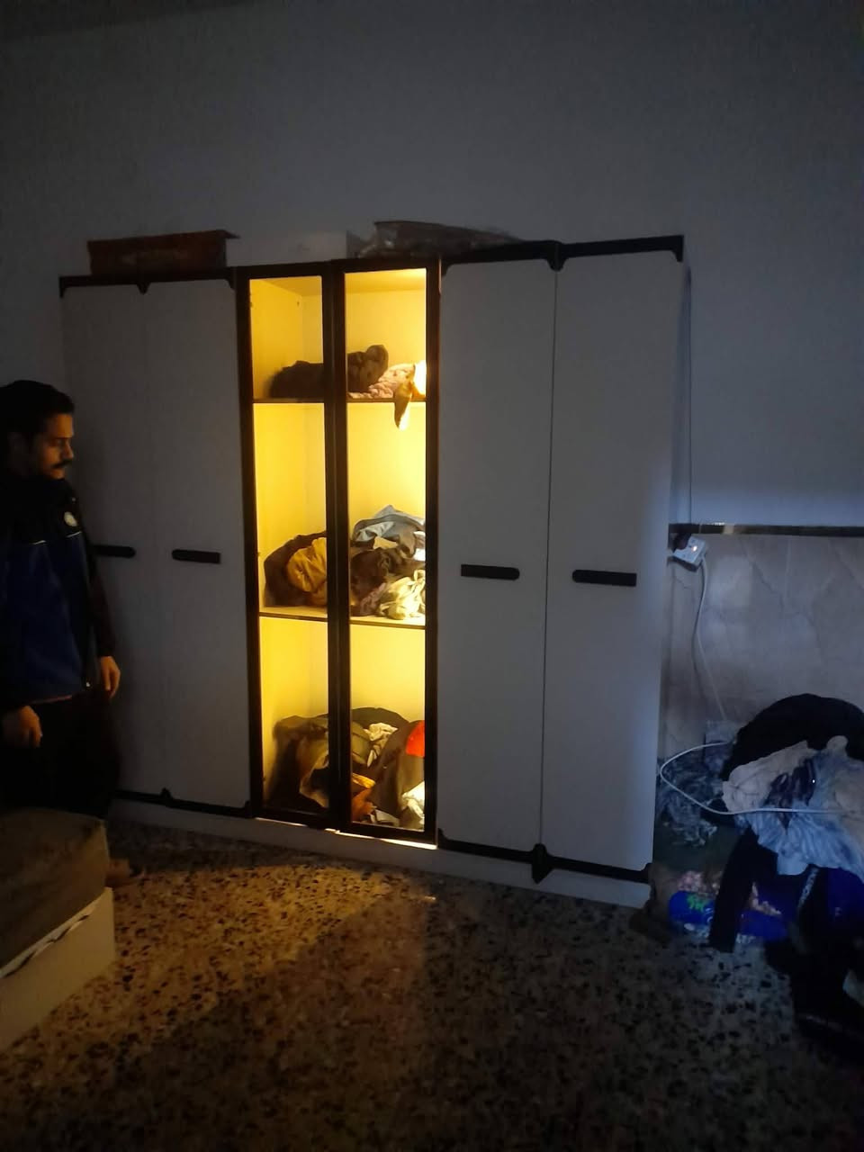 سلام عليكم مستعجل بيع الغرفه النوم  جديده صار ٣ أشهر  السعر مع دوشك 550الف من بغداد منطقة الشعب رقم اتصال عل واتساب ***********
