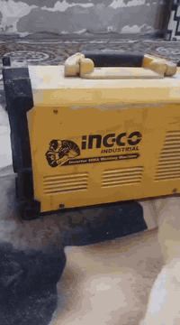 السـلام عليگم مڪينه مال لحيم هيـه وايࢪاتها اللبيـع السعࢪ 180 الف 
وهاذه الࢪقم ***********
