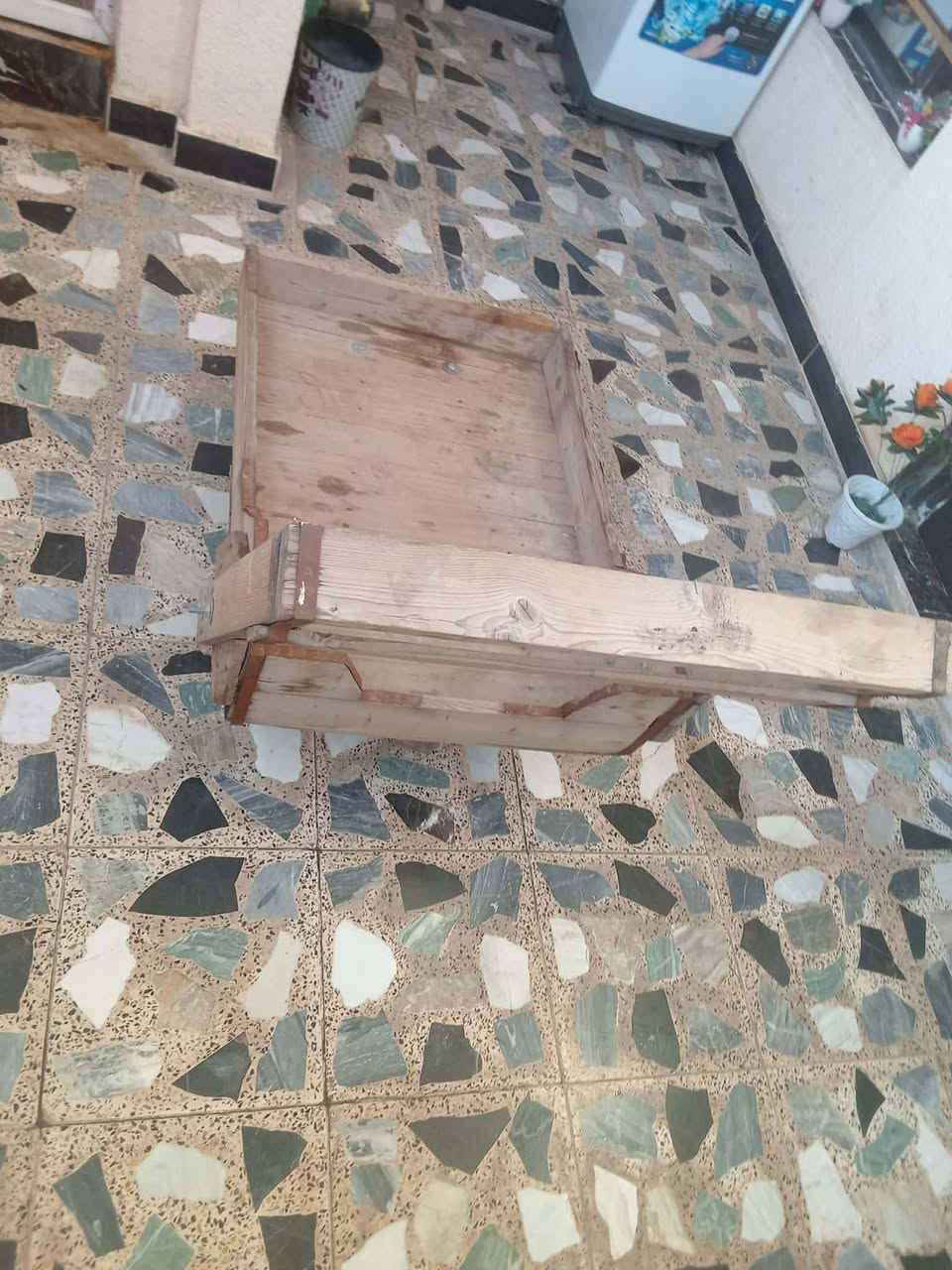 السلام عليكم عربانه للبيع سعر 50 وبيها مجال بصيط العنوان بغداد الشعب لريده يراسل ع رقم ***********
