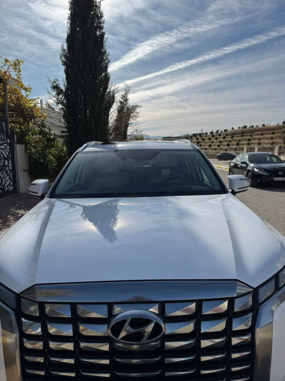 هونداي باليسايد 2024 كولوكروفي اعلا المواصفات وارد امريكي.كلين كلين 
اللون :   ابيض

المحرك : 380‪0,V6  دفع رباعي,AWD 

المواصفات : 

فتحتين سقف بانوراما 

بصمة تشغيل + بصمة ابواب وصندوق+ تشغيل عن بعد

رادارات اماميه + خلفيه + جانبيه 

حساسات اماميه + خلفيه، داتا شو تعكس قراءة الكيجات  على الجامه  + جميع الكشنات صعود ونزول كهربائي، 

كشنات vip منفصل(ملكي) ، 

دشبول وابواب فيها اضاءة محيطيه متعددة الالوان، 

بردات جانبيه اصل / تبريد ٣ أجزاء. 

تبريد مركزي شاشه + منفصل،

التحكم: 

تحكم ستيرن + شفتات ستيرن + تدفئه ستيرن + مساج في الكشنات ،

مري هيتر + تعتيم 

ويل كب 20

صندوق كهرباء شفط + 4وضعيات فتح الصندوق، 5 وضعيات قياده،

اوتو هولد + نقطه عمياء + اوتو بريك.

سايد بريك بصمه أوتو + مثبت سرعه + تحديد مسار، مانع انزلاق، السقف الكانتارا 

،شحن موبايل لاسلكي + شحن من 4 اماكن + شاشة كبيرة. المرايا الجانبيه تنزل إلى الأرض تلقائيا عند الرجوع. 

مانع تصادم خلفي وامامي. 

اوتو ستوب يعني المحرك يتوقف عند الضغط على البريك في الاشارات وعند مرور جسم غريب أثناء القياده وكذالك عند الرجوع . ،  السياره جديده جدا دخول جديد, صدر كبس .سياقة ذاتيه بدون استخدام الستيرن .
السعر 360 ورقه 
الاتصال ***********
