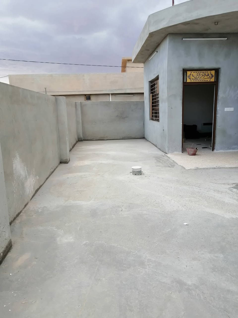 السلام عليكم يوجد لدينا صب جاهز او صب مركزي باسعار مناسبه تريد شغل نظيف يمنه شرط رمنا مال نهري اوشرط حجرنا  نهري  تريد بالمتر تريد بالمكعب تريد شغل كطعيه عندك صبه حوش او ارضيه حوش او عندك صبت صحيات او صبت مخزن او عندك صبت كاشي او سيراميك او صب لاش او عندك صبه قدمت بيت او داير مال بيت اش عندك صب احنا نجهزك تم صب ارضيه حوش او حوش وتم صب داير مال بيت في قريه الزاويه مع سقل هلي كوبتر (***********)
