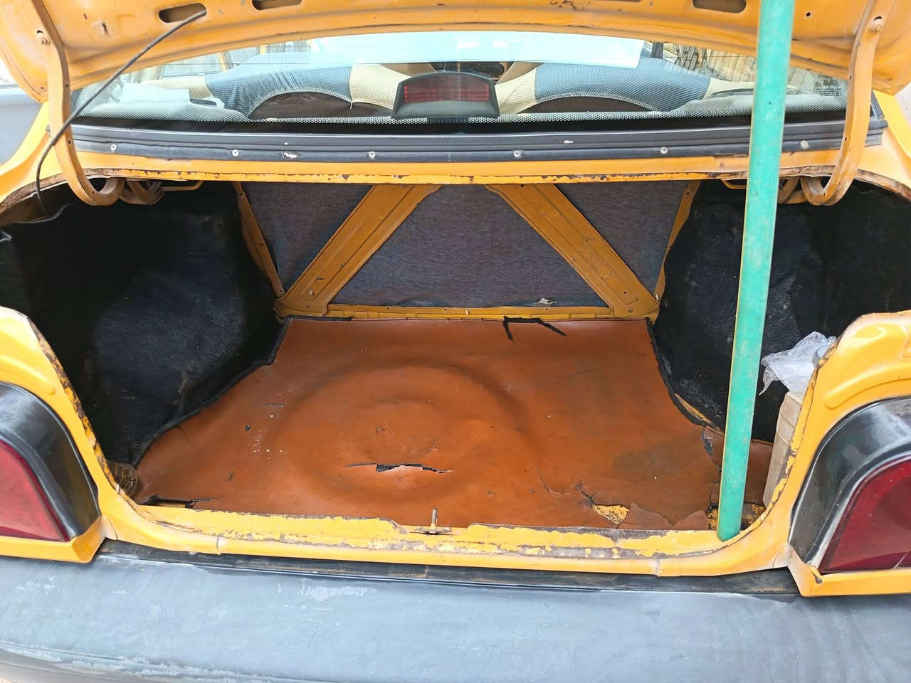 السلام عليكم
سياره سايبا موديل  2011 بدون تحويل (بدون راعي) سعره 16 بيه مجال جداً بسيط 
السياره كامله من كلشي تعال شغل وروح
 مابيه اي نقص 
اي نقص مابيه
مكان السياره كربلاء المقدسة حي الميلاد
***********
