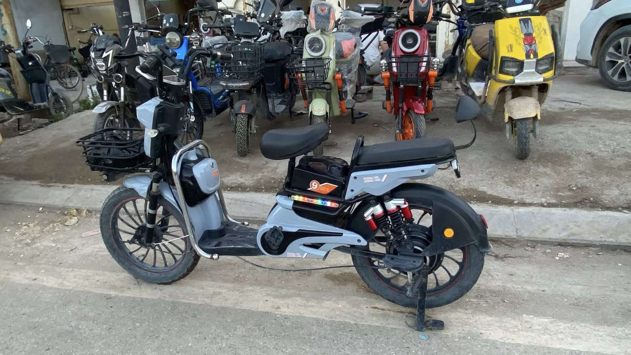 دراجة شحن موديل 25، 5 باتري بلاديات جديدات كاملة شغالة بصمة بلوتوث اشاير ما بيها اي نقص سعرها 225 الف موقعنا سوق المفرق عل شارع العام قرب جسر المشاة للأتصال ***********
