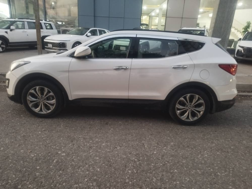 هونداي سنتافي خليجيه 2014
مكينه  2400  نه كراوه ته وه 239 هه زار رويشتوه 
ئاوينة كه ربائيه له كه ل اشاره
كشن جلد 
حه وت نه فريه 
ته حديد سرعه و مود له سوكانه
سستم ايكو يه بو به نزين 
تبريد مركزيه 
كاميراو حه ساسي دواوه 
برده ي دواوه
تايه 19
سياره كه بيه صبغه خاوينه 
ته عديل ساردي تيدايه كه مه 
زماره ي سياره كه هه وليره نويه كرايته وه هه تا سالي 2028 
نرخي 193 ورقة معاملة
به ناوي خومه به شه رتي ته حويل
زماره ي ته له فون 
*********** أربيل, العراق
