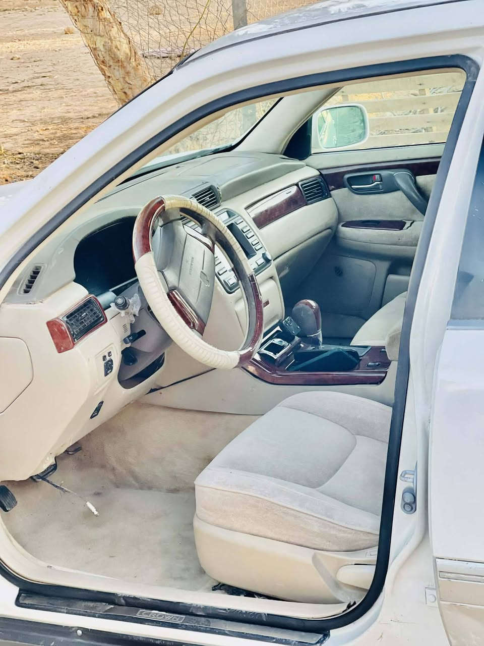 سلام عليكم سياره ملكه للبيع من دكمه لدكمه جاهسه ***********
