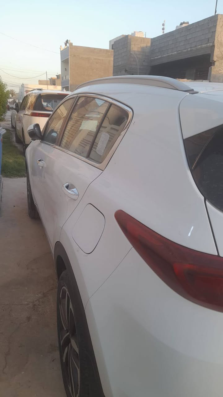 سبورتج موديل 21 ماشيه 100 مكفوله من الصبغ بيها بس بارد قليل مكاني بغداد السيديه السعر 200 وبيها مجال قليل***********
