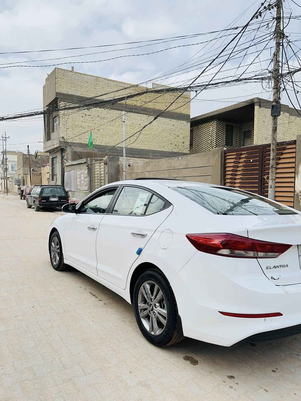 سلام عليكم النتره مديل 2017خليجي مكفوله موصفات فتحه تبريد قطعتين محرك 2000 بلادي لد امامي خلفي كامره ويل كب كروم شرط سيرها مانزل سياره جديده وباقي موصفات بعد بيها السعر 142 لاتصال ***********
