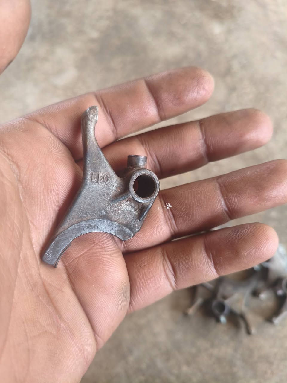 السلام عليكم اخواني ماشات رقم 10و11و12 عندي كميه مشتغلهن بيدي عمل ابيع شرط اقوى من التجاريه سعر ماشه 10 ب20 وال 11و12 الوحده10 عنواني ديالى المقدادية رقم *********** وبخدمتكم تحياتي للجميع 🌹
