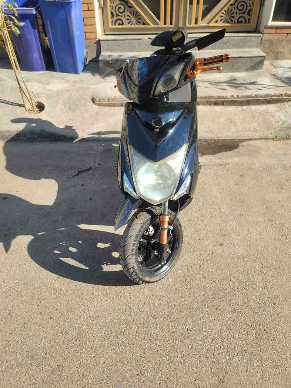 السلام عليكم شلونك شباب
سكنس لد 2018
الدراجة خير من الله شلعة و معدل و ملغومة تزويد كلشي بيها التوزيد اصلي وبي تجاري والمكينة ناعمة بس بيها وحيف كلج خلفي 
التزود الاتي :-/و
١_ صدر امامي Dy
٢_ دبلات خلفية بطل جيسو
٣_ جمالغ امامي كاربون فايبر 
٤_ جمالغ خلفي كاربون فايبر 
٥_ فراك بيك ncy
٦_ خطرة دهن كوسو
٧_ خطرة اكسل كوسو 
٨_ يدات سكليتر توبو
٩_ يدات بريك توبو واكو كوسو انيهم ثنينهم
١٠ _ تجوة ياماها
١١_ كلجات رياضي تفصيخ 
١٢_ تايرات سوبر ماستر جلاتين
١٣_ مري شبح 
١٤ _ MB 3
١٥_ لدات جانبية متغيرة تتحكم بل دكمة
١٦_ قبق جوزة كوسو مشمشي
١٧_ تعلاكة مشمشي 
١٨_ صلانصة رياضي مال رمبة حاوية صوتهم مرتب 
والدراجة بيها نصبة تخبل وتزويد موحد مشمشي يموت واكو شغلات شايلهم و انطيهم ويا الدراجة كاملة تجي تشوف الصور وشنو شي نقص انطي الك ويا الدراجة و تبديل الدهن امزويل الأصلي كل سبوعين يتبدل ومحافضين على الدراجة كلش نضيفة وحلوة وبل عافية على الي ياخذها الدراجة ما متعوبة تخبل امانت الله ورسوله الي ياخذها ينسى العطل 
الدراجة اريدها لو مراوس بيسي اكس اول  او ثاني او سكنس فحل ناشفة 
مكان :-/ بغداد (حي القاهرة قرب جسر البنوك ) سعر خاص متواجد واتس اب و رصيد فيس غير متواجد 
الاستفسار اكثر على السعر اتصل على الرقم ***********
