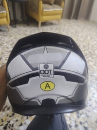 خوذه مع سماعات محيطيه خاصه بالخوذه مع لثام مع جفوف الخوذه جديده بعدهة ...