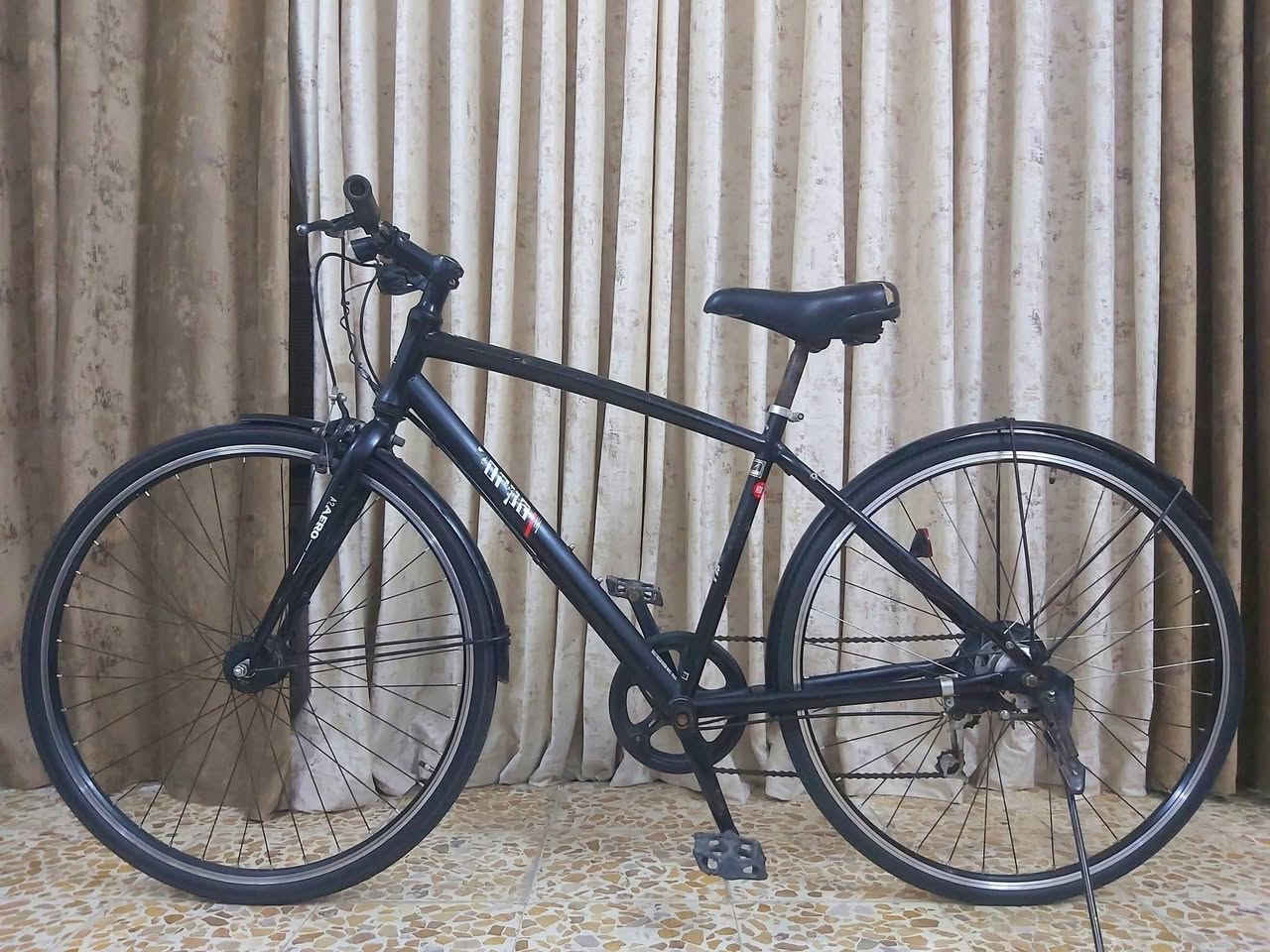 دراجة نوع 700c ماركة CORPO ياباني نظافة 95/% اخت الجديد 

السعر 100الف وبي مجال 

(العنوان/بغداد/البلديات)) رقم الهاتف ***********
