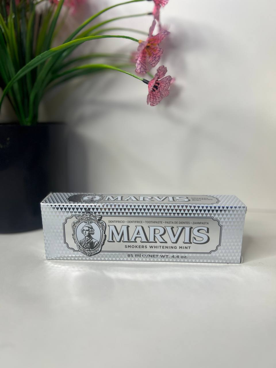 الشهير وصل معجون أسنان مارفيس Marvis
 الأصلي صناعه إيطالية ✅💯
✨يوفر معجون مارفيس إحساسًا ممتعًا يدوم طويلاً. 
✨تحتوي التركيبة على الفلورايد للمساعدة في منع تسوس الأسنان ومحاربة الجير والبلاك والحفاظ على أنفاسك منتعشة طوال اليوم و تبييض مينا الأسنان لجعل ابتسامتك أكثر إشراقًا وجمالًا. 

سعر الخصم  4الف 💚


**إذا كنت صاحب هذا الإعلان وتريد حذفه لأي سبب، رجاءا أرسل رسالة إلى الدعم الفني**