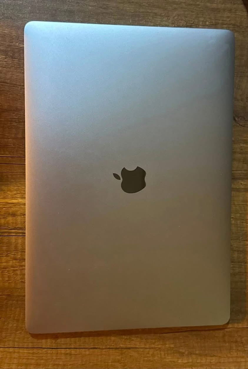 MacBook Pro 2018 15” i9 

Ram 32 | SSD 500 
Cycle 170 - Normal 

Price : 775,000

***********
