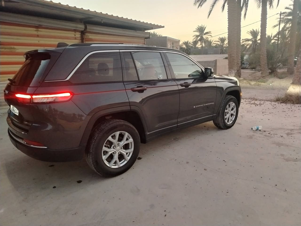 جيب ٢٣ تو ويل  رقم بغداد باسمي ماشيه ٥٤ الف ميل داخل جملي حادث باب السائق فقط بدل بقطعه اصليه ايرباك برده فقط السعر ٣ دفاتر وتلفون ***********
