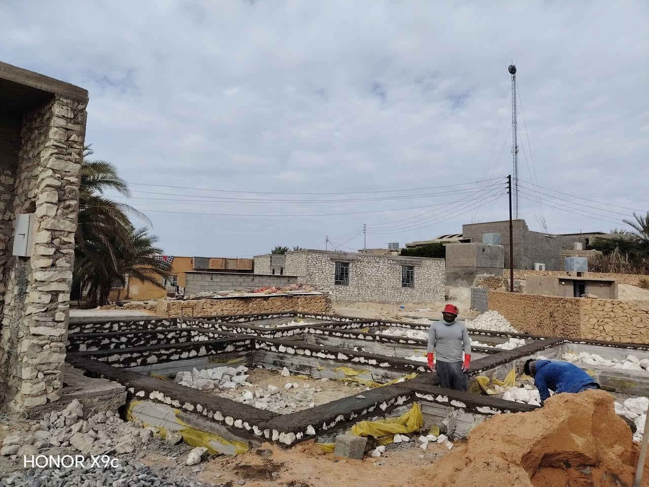 السلام عليكم ورحمه الله وبركاته اخوان موجود كادر عمل بناء حجر بناء بلوك ولبخ خارج اسعار مناسبه وشغل ممتاز
***********
