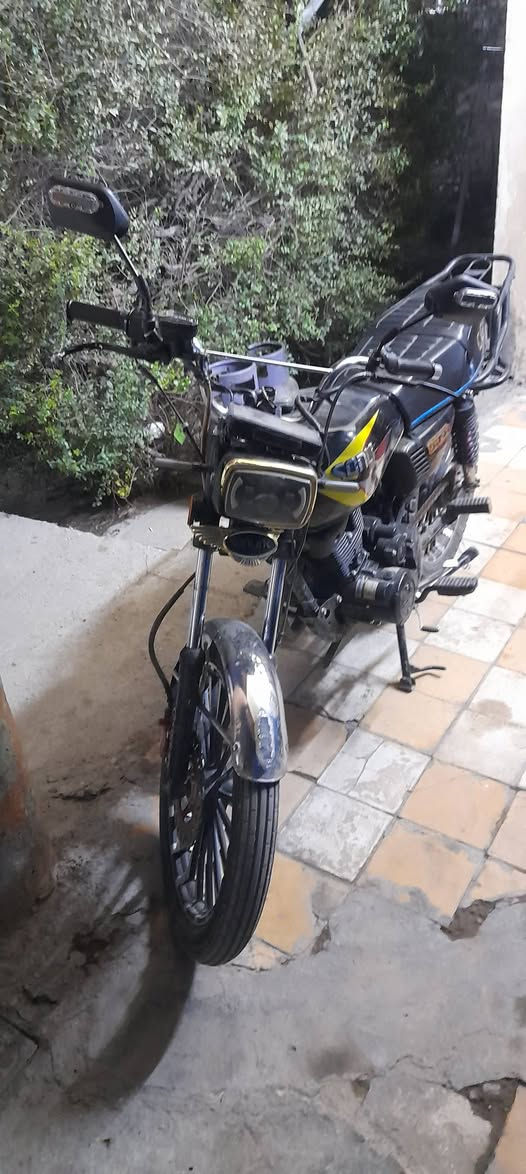 متاح دراجه ايراني موديل تشغي عن بعد سلف هندر شغال لايتات اشاير شغالات استاند تعليك صفح شغالات٦٠٠ المكان بغداد ***********
