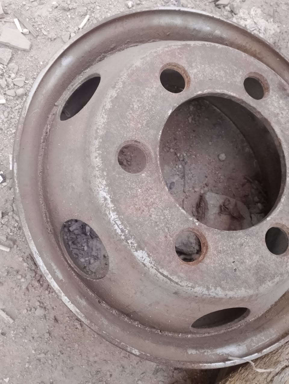 سلام عليكم ويل هينو ثقيل مع ٣ تايرات للبيع *********** مكان النجف
