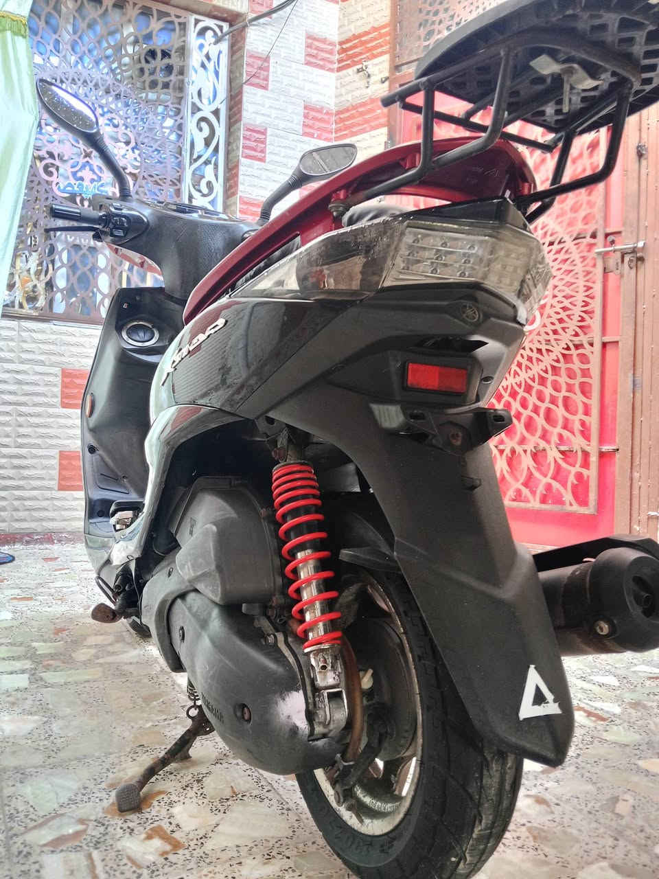 السلام عليكم
دراجة نارية سكنس فحل الد جديدة
سرعة 140+ نوزل +خطين +سلف اصلي
ام طلاعات+ستاند كهرباي حساس+وراقها ابسمي 
كفراتها اصلية+محرك ناعم ومكفول كفاله عامه 
الشراي يتصل ***********
شرط جيب فيتر وتعال فحص براحتك

