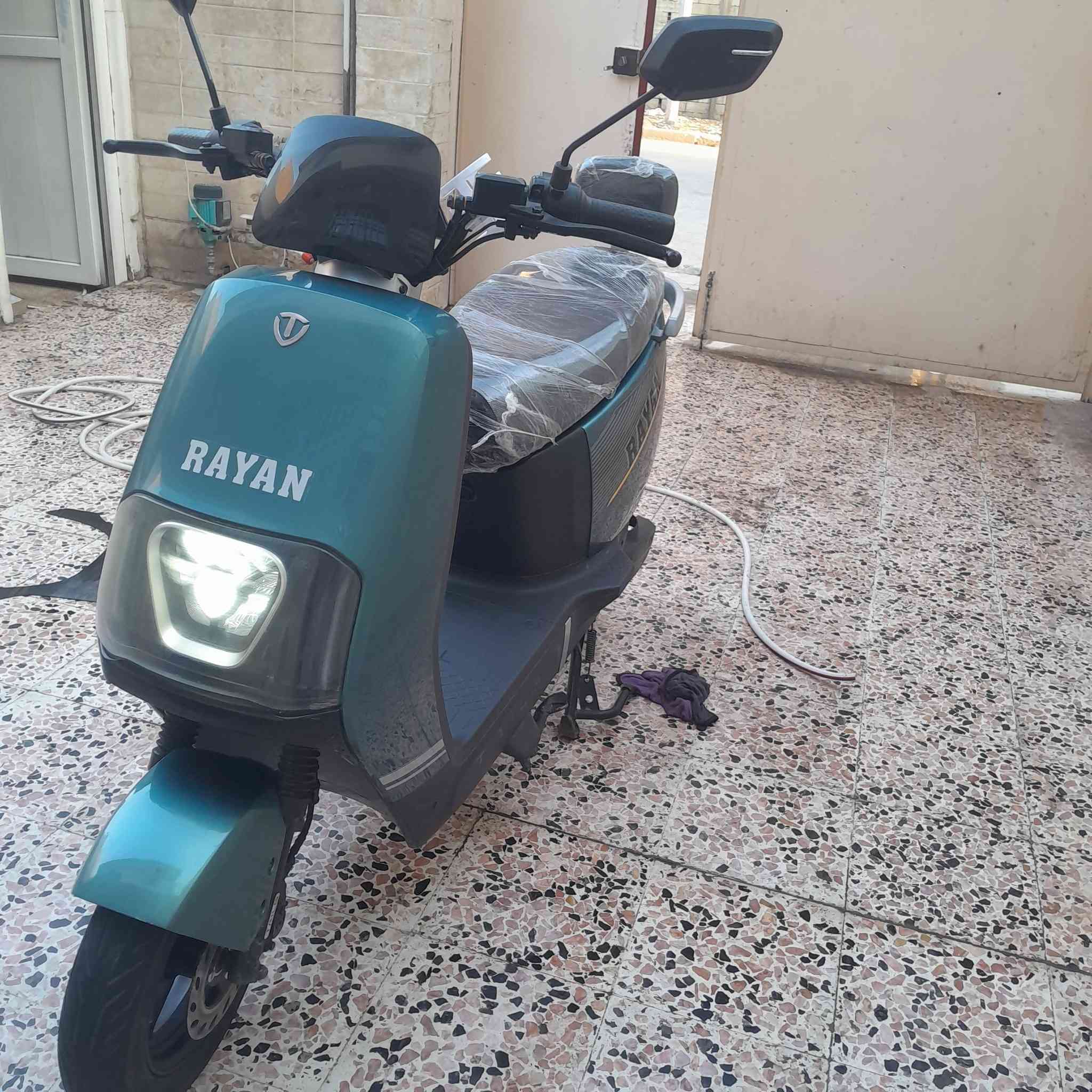 ماطور شحن تيسله للبيع ملف ٢٥٠٠ ٦ بطاريات نضام وقوف نضام بك ماطور نضافة ٩٩بل بل ١٠٠..... 
 سعر ٨٠٠ وبيه مجال  مكان الموصل حي الزهور الرقم ***********
