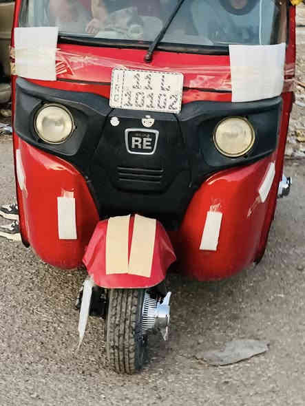 سلام عليكم تكتك للبيع رقم وسنيه 18شهر سادس سعره 4800 بكانه بغداد مدينت صدر رقم ***********
